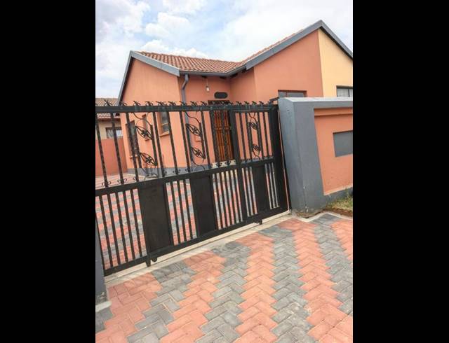 2 BEDROOM PROPERTY TO RENT IN FLEURHOF